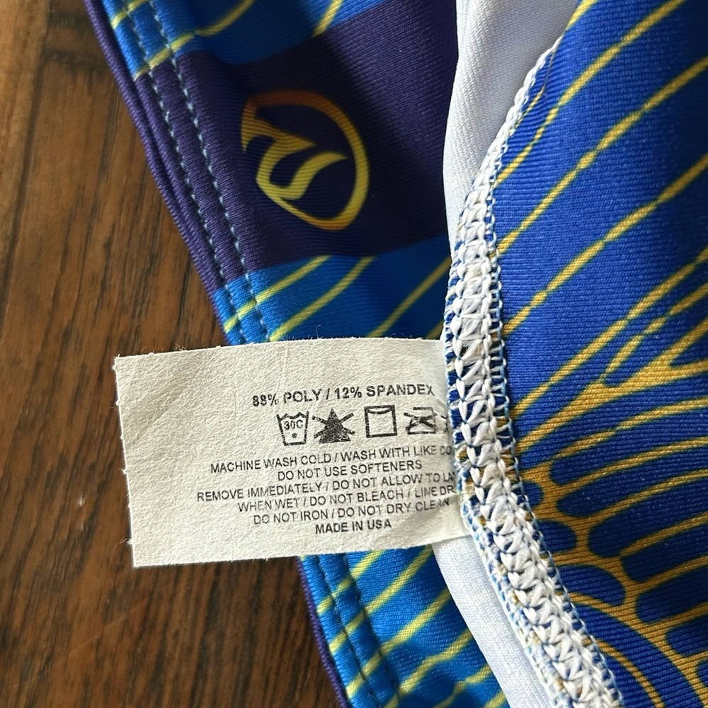 INKnBURN Vintage capris with cute back pockets - Picture 5 of 5